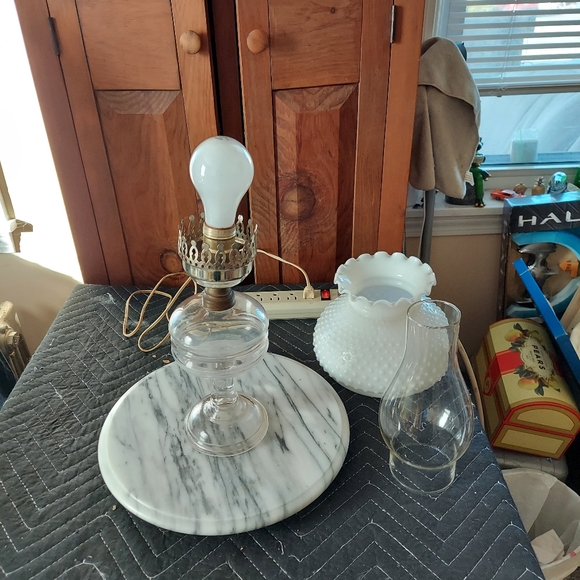 Mid century Hobnail Lamp - Picture 3 of 15